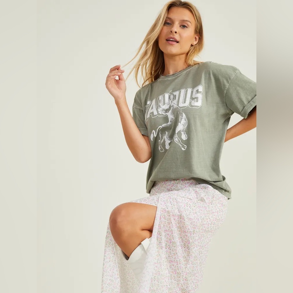 Altar’d State shirt Small Taurus Graphic Tee